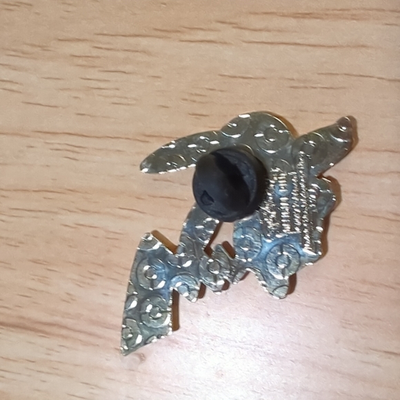 Pikachu 2017 OFFICIAL POKEMON PIN new CONDITION retired collectable - Picture 2 of 2